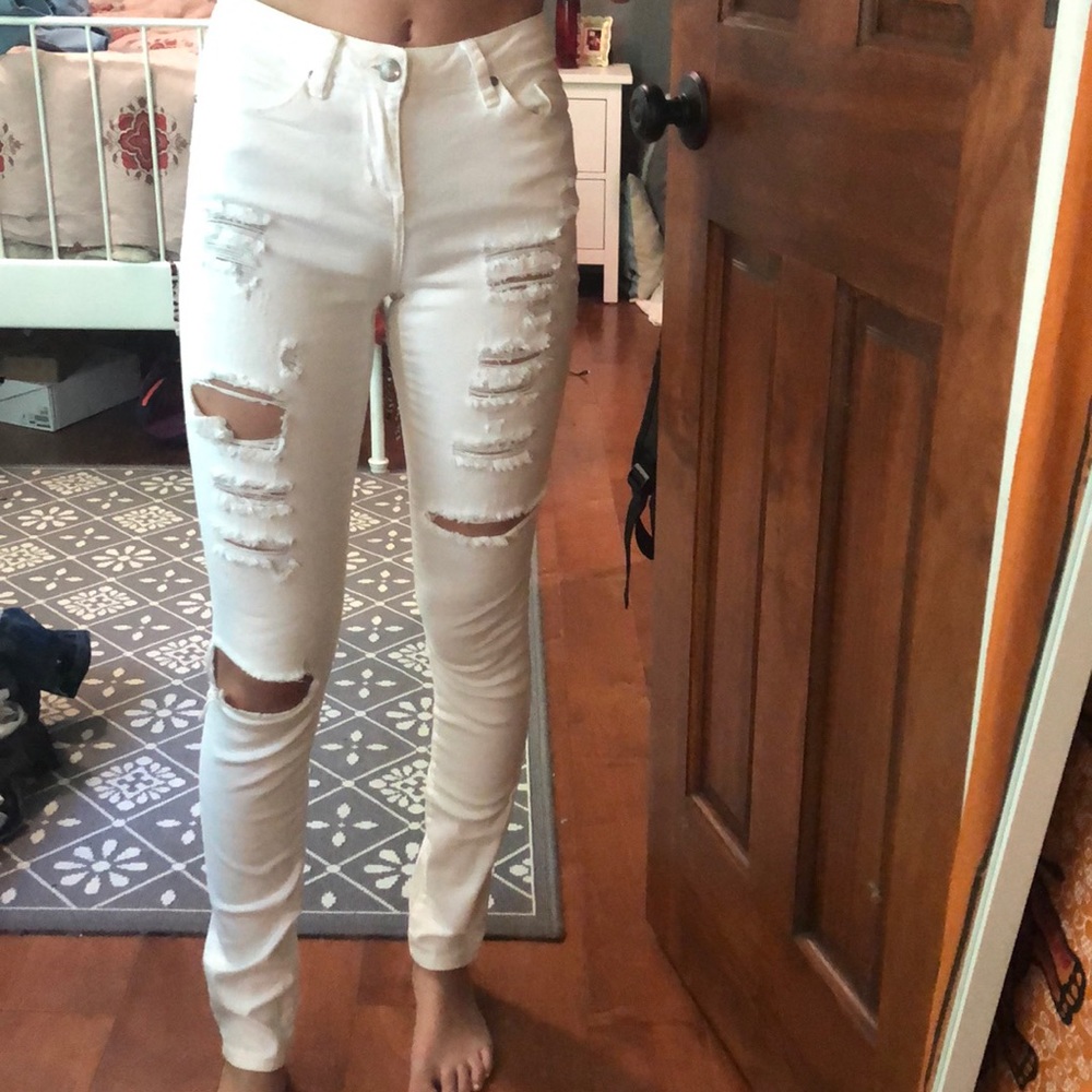 William Rast white ripped skinny jeans size 24!